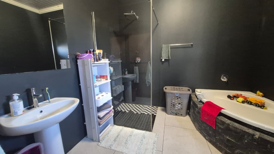 5 Bedroom Property for Sale in Rawsonville Western Cape